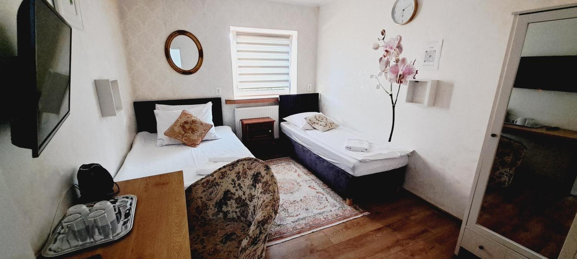 Hotel Rezydencja Rosa Przemysl Ngoại thất bức ảnh